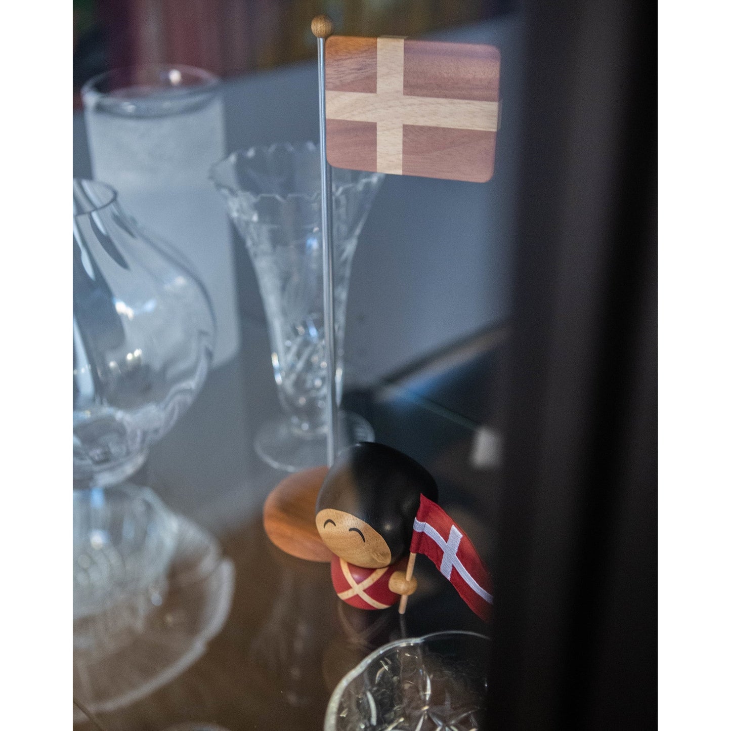 Table Flag By FABLEWOOD