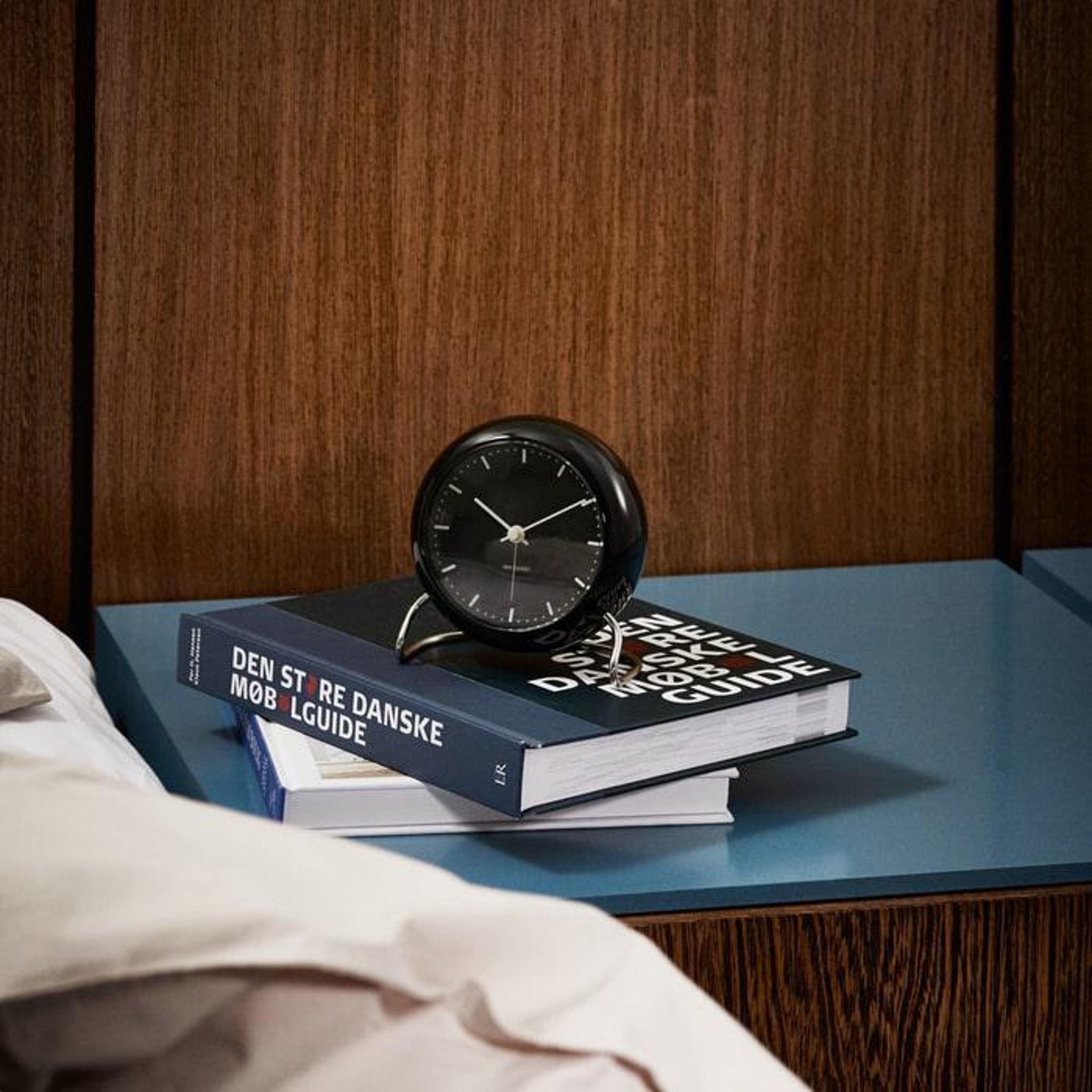 Arne Jacobsen City Hall Table Clock Black Ø: 11 cm / 4.3