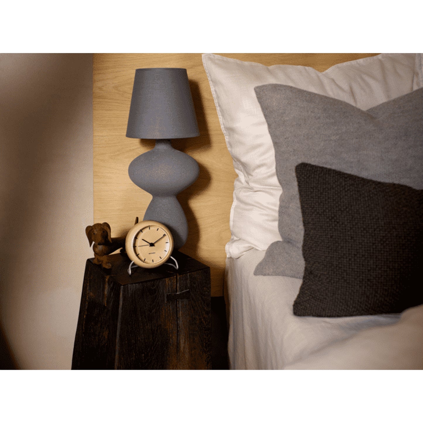 Arne Jacobsen City Hall Table Clock Sandy Beige Ø: 11 cm / 4.3"