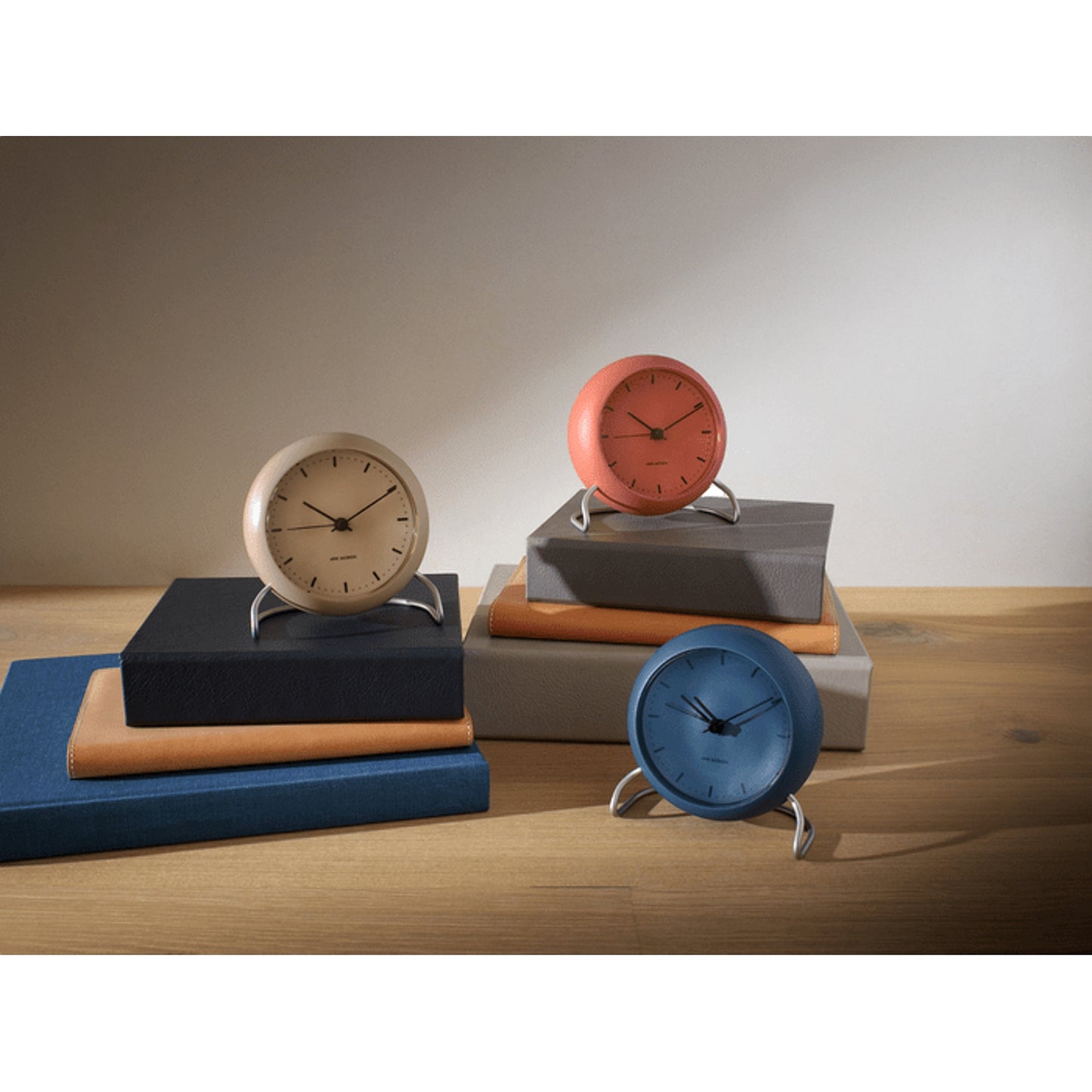 Arne Jacobsen City Hall Table Clock Sandy Beige Ø: 11 cm / 4.3"