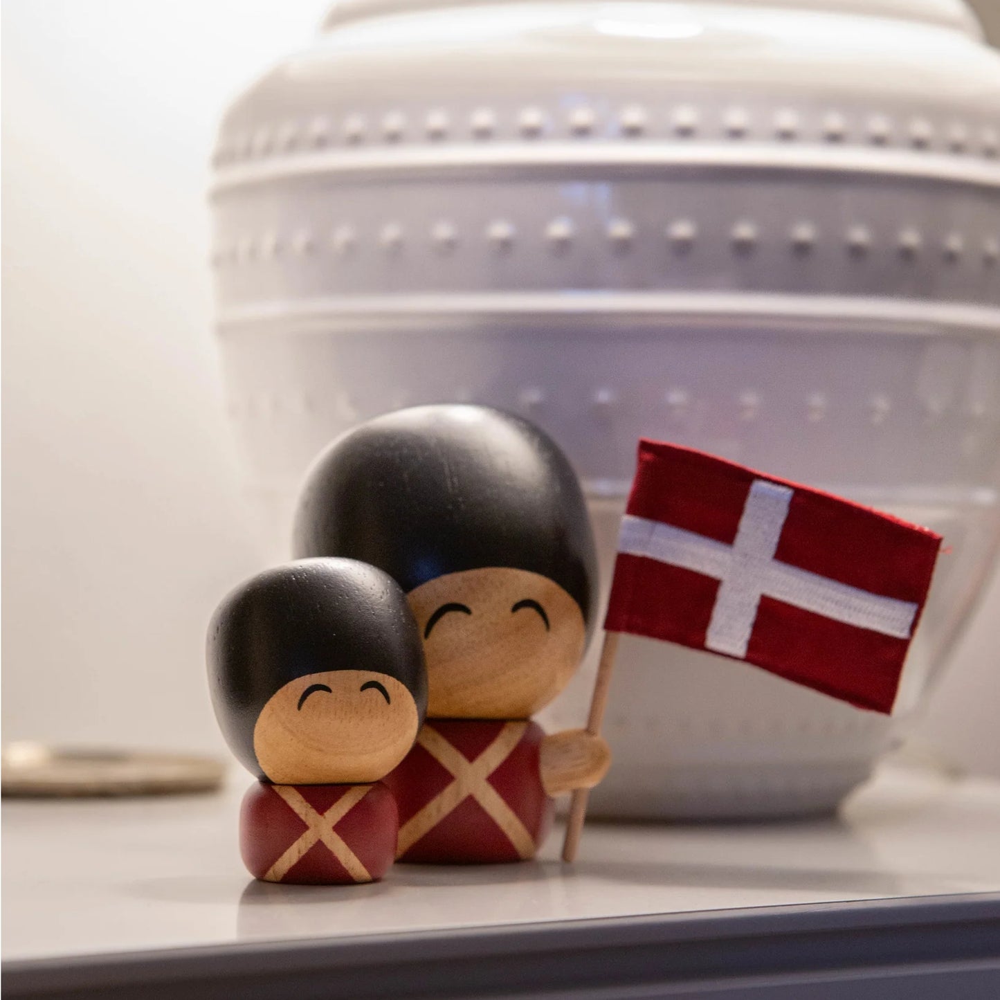 Henrik Large Guard With Flag By FABLEWOOD