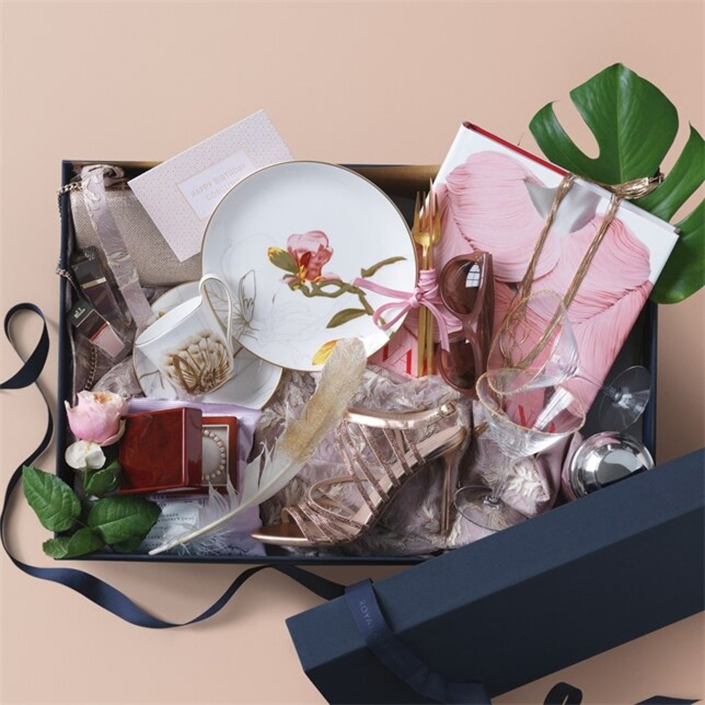 Royal Copenhagen Flora Plate Magnolia 22 cm / 8.7"