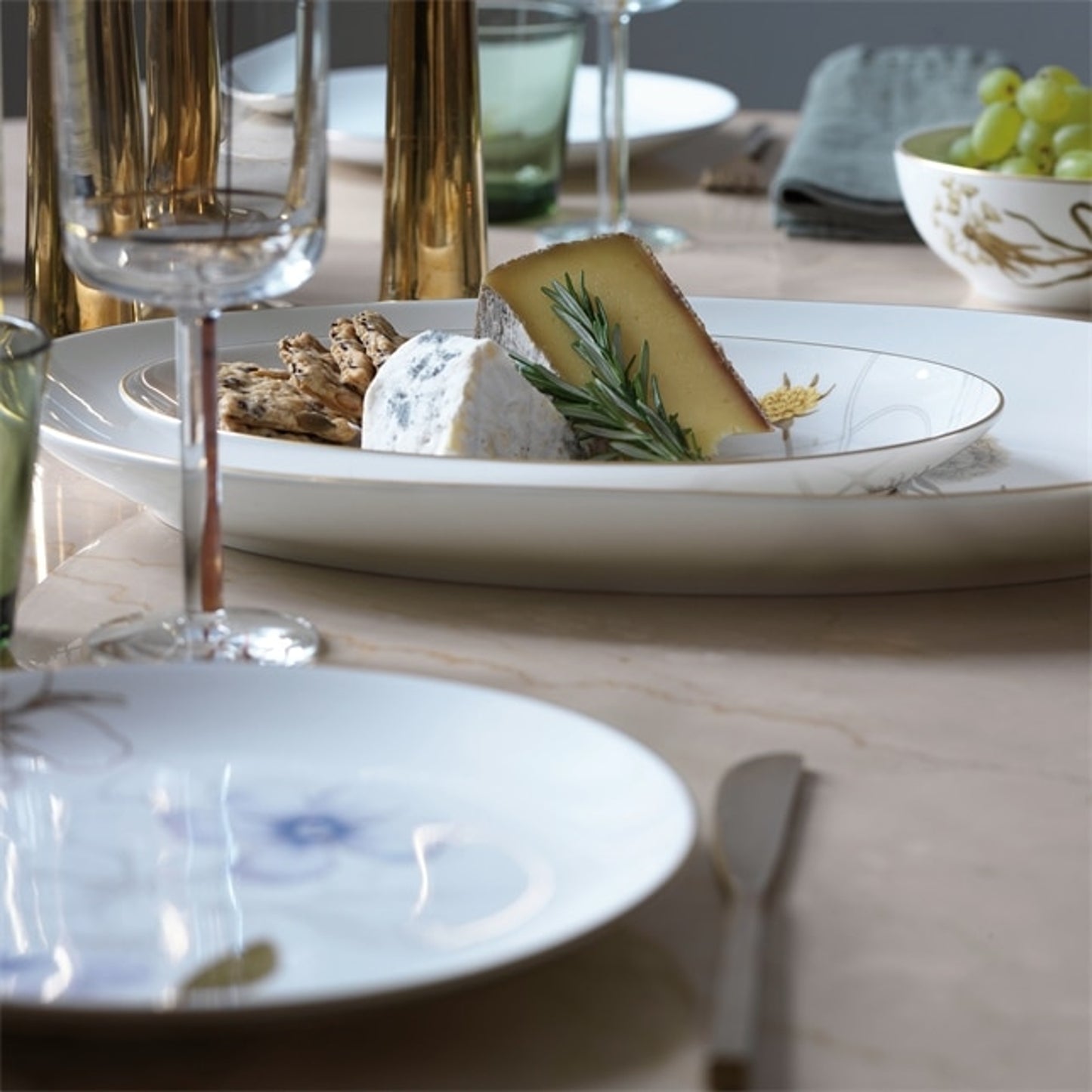 Royal Copenhagen Flora Plate Rhododendron 22 cm / 8.7"