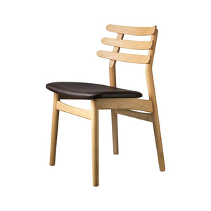 Chaise de salle à manger Poul M. Volther modèle J48 en chêne avec assise en cuir marron foncé